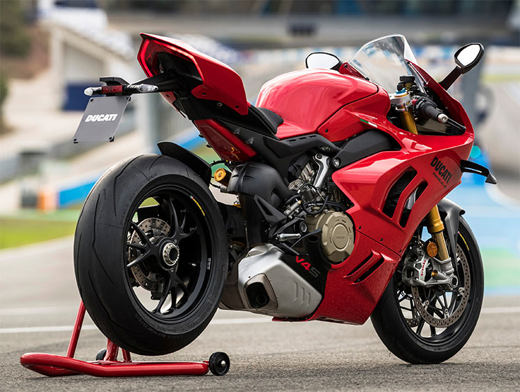 DucatiPanigaleV4-2023-2.jpg