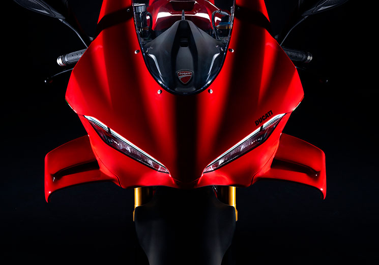 /DucatiPanigaleV4-2025-5.jpg