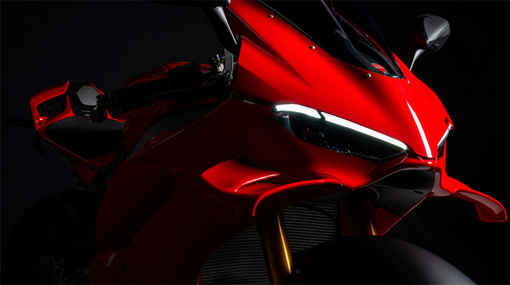 /DucatiPanigaleV4-2025-5.jpg