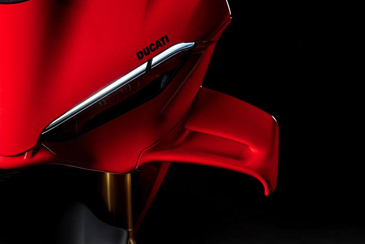 /DucatiPanigaleV4-2025-5.jpg