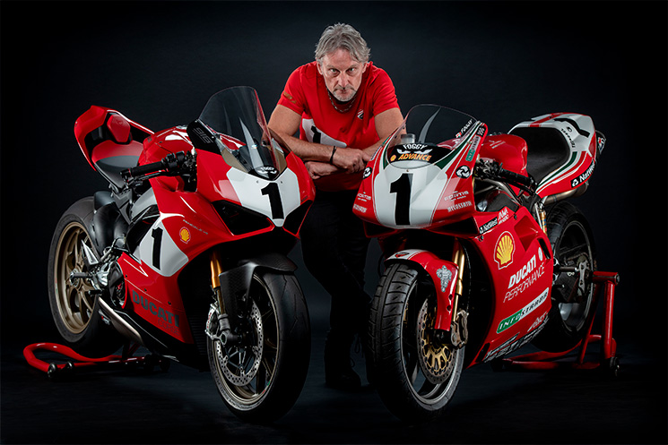 DucatiPanigaleV4-25Aniversario-3.jpg