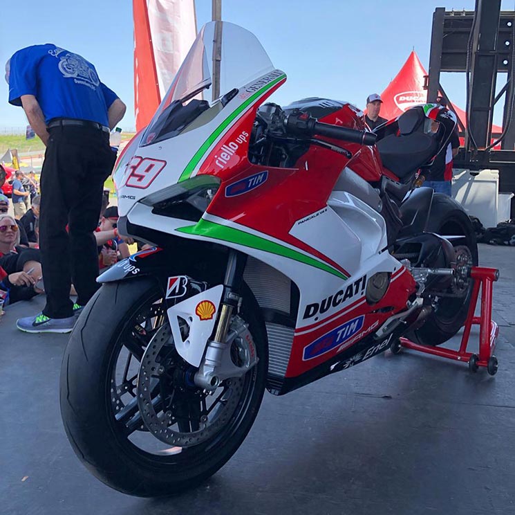 DucatiPanigaleV4Hayden-2.jpg
