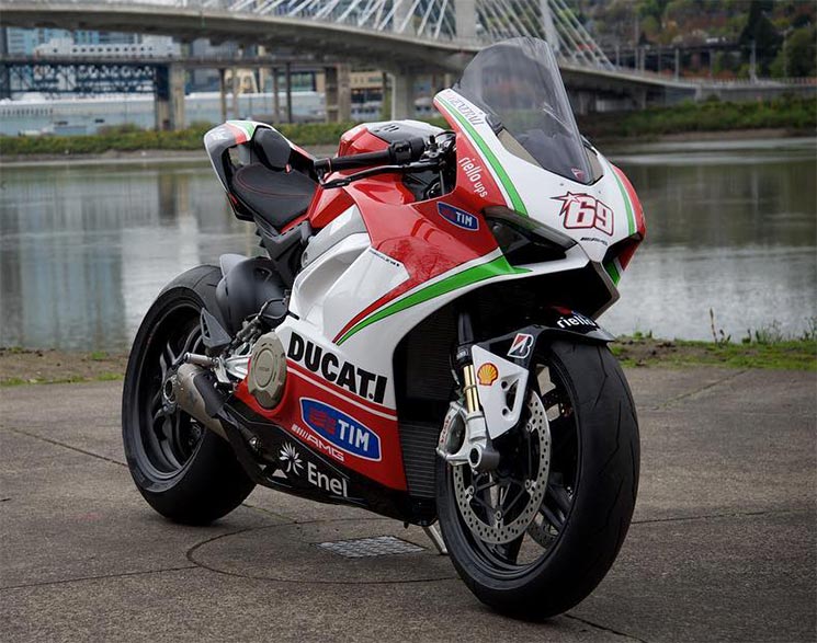 DucatiPanigaleV4Hayden-C.jpg