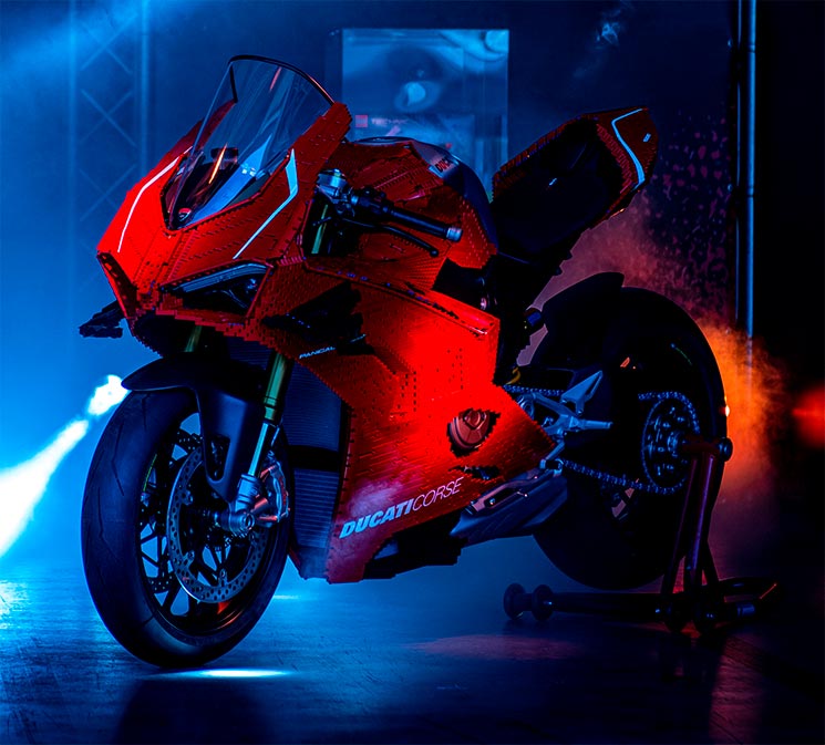 DucatiPanigaleV4R_Lego-2.jpg