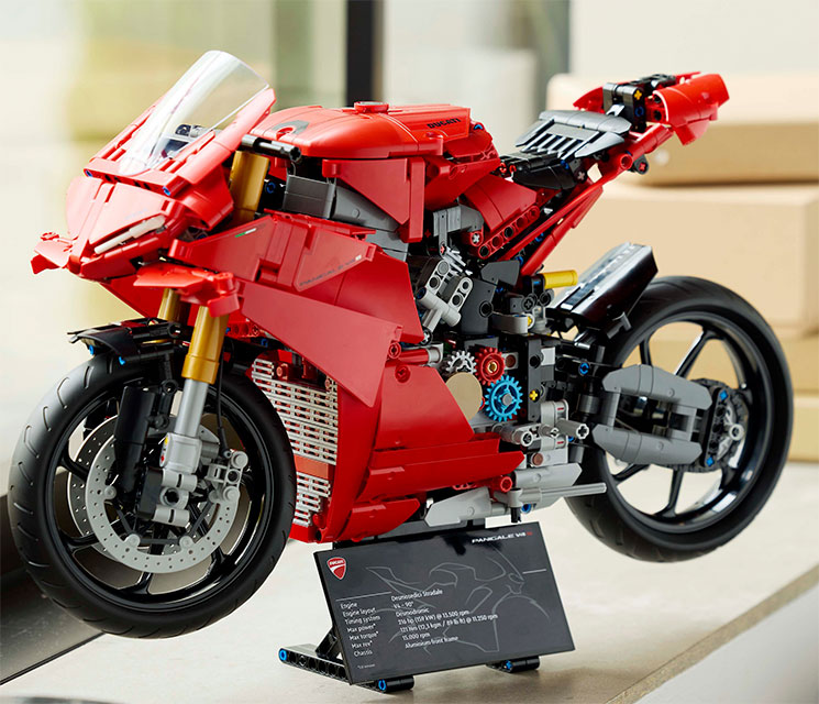 DucatiPanigaleV4S-LEGO-Technic.jpg
