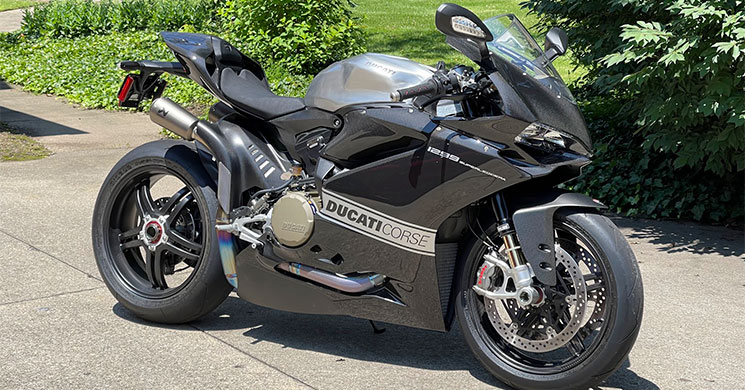 DucatiSuperleggera1299.jpg