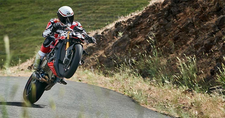 DucatiV4StreetFighter-Action.jpg