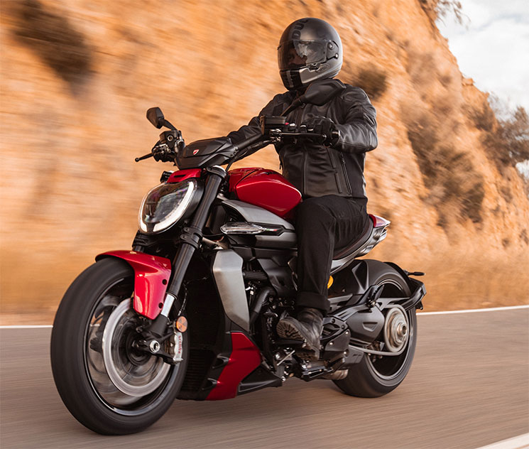 /DucatiXDIAVEL-V4-2025