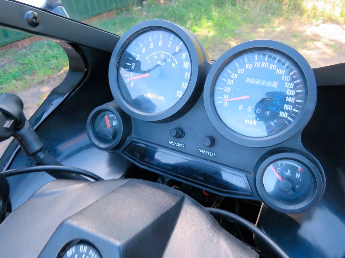 GPZ900R-TopGun-