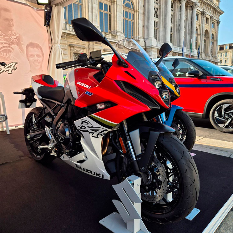 GSX-8R-1