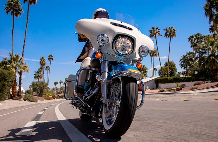 Harley-Davidson-Electra-Glide-Revival-2021-