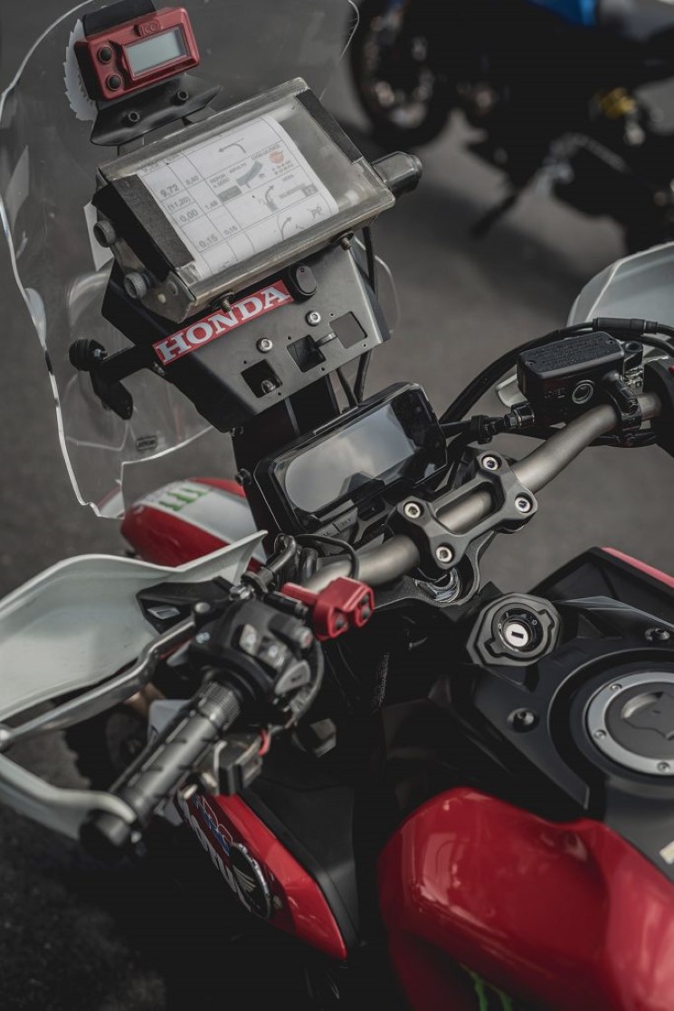 Honda-CB650R-Rally
