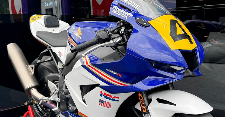 /HondaFirebladeRothmans.jpg