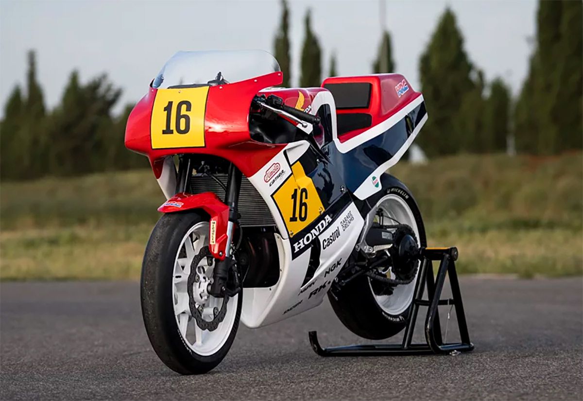 /HondaHornetLastLap-
