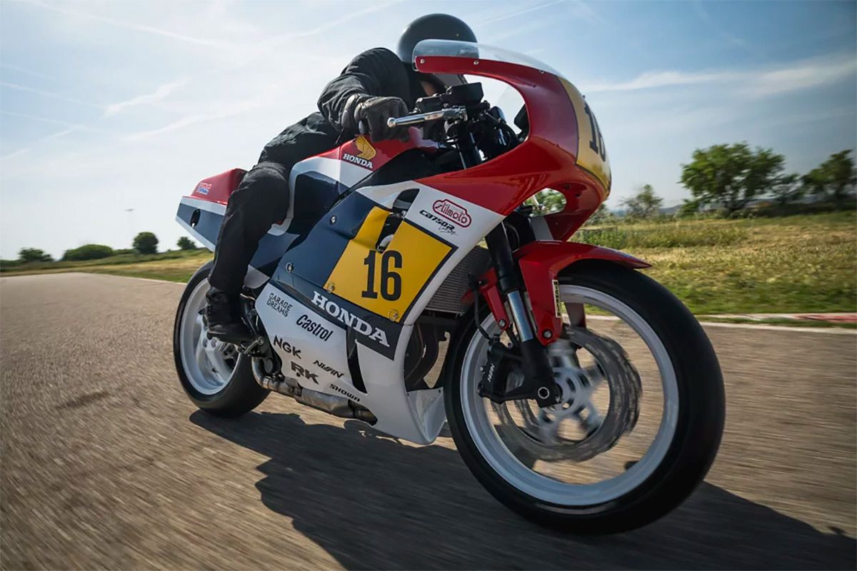 /HondaHornetLastLap-