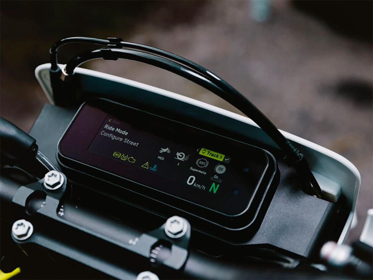 Husqvarna790Supermoto