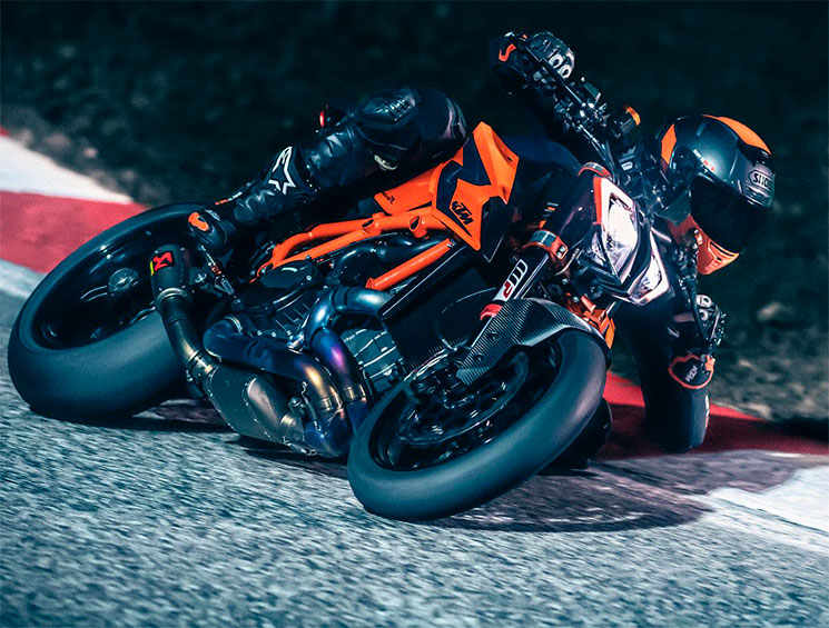 KTM-1290-SuperDuke-R-2020-