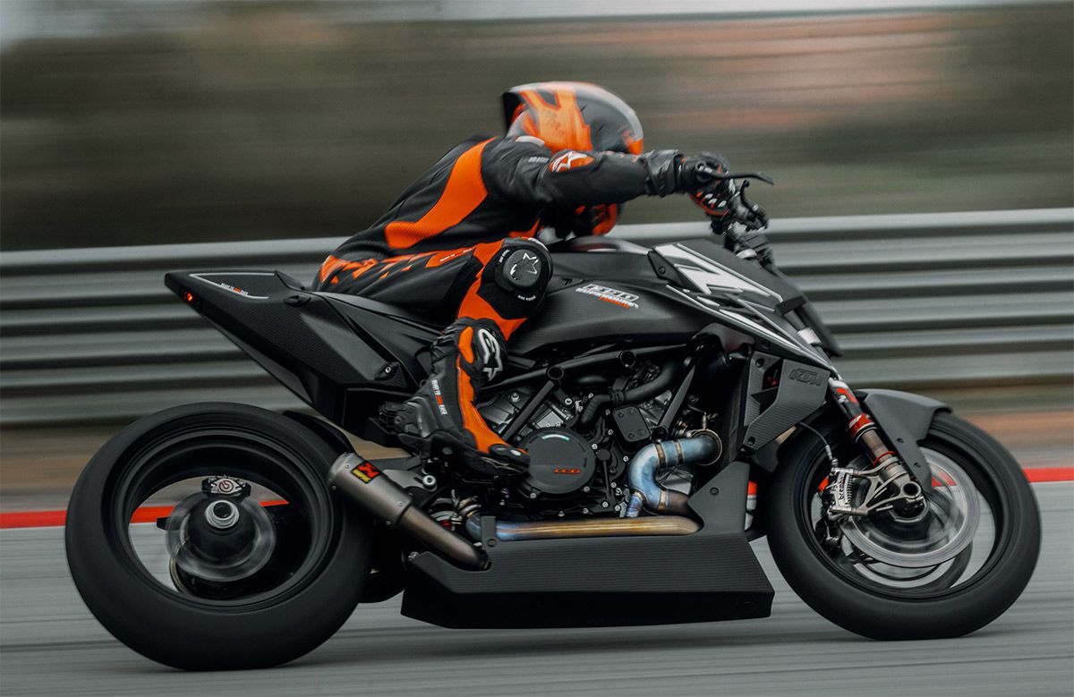 KTM-1390-Super-Duke-RR-Trak