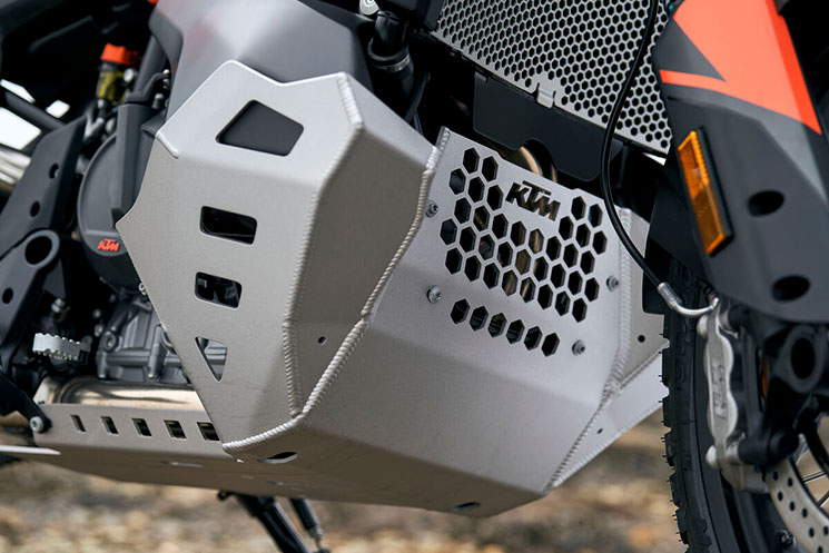 /KTM-790-Adventure-2025-1.jpg