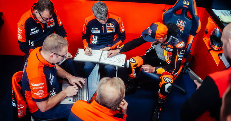 /KTM-BradBinder.
