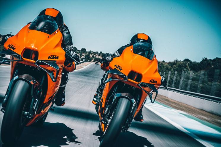 KTM-RC8R-2022
