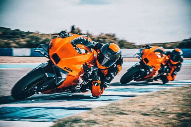 KTM-RC8R-2022