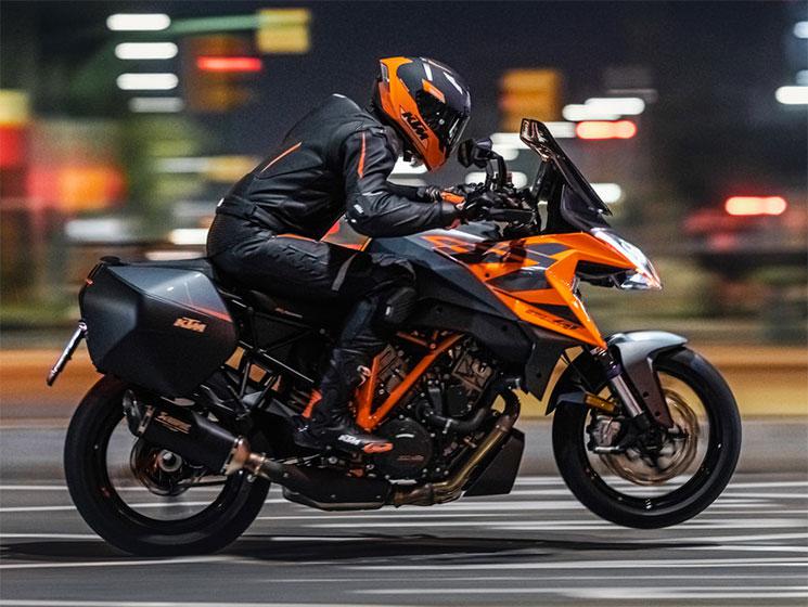 KTM-SuperDuke-GT-2022