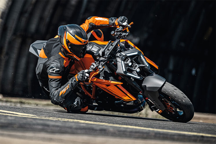 KTM1390-Super-DukeR-2024-