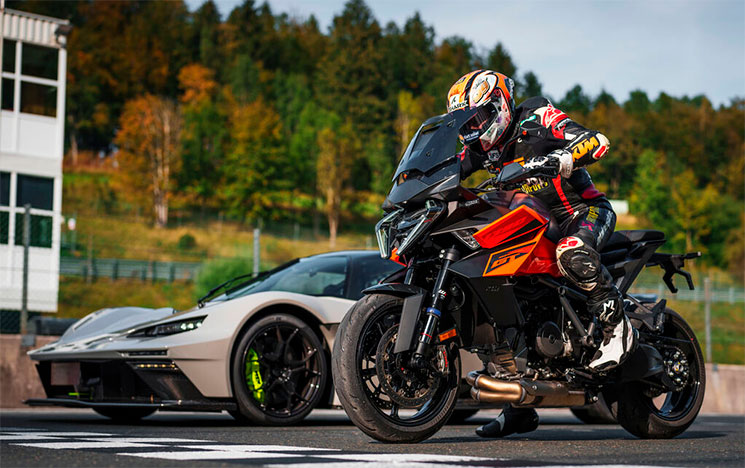 KTM1390SuperDukeGT-2025