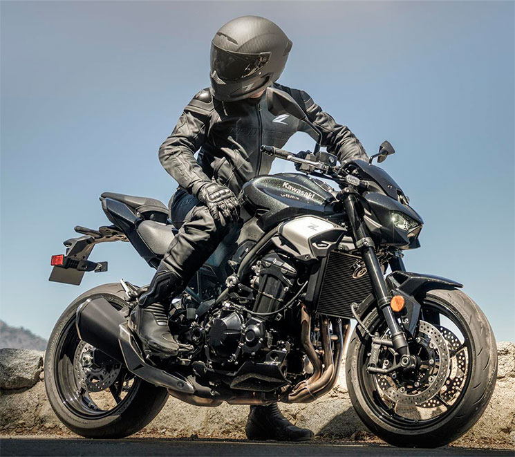 KawasakiZ900-2025-
