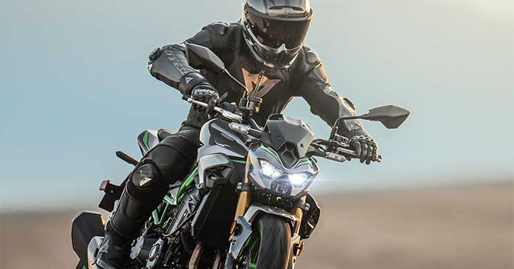 z900