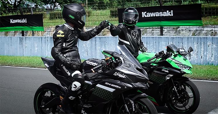 KawasakiZX25R-Racer.jpg