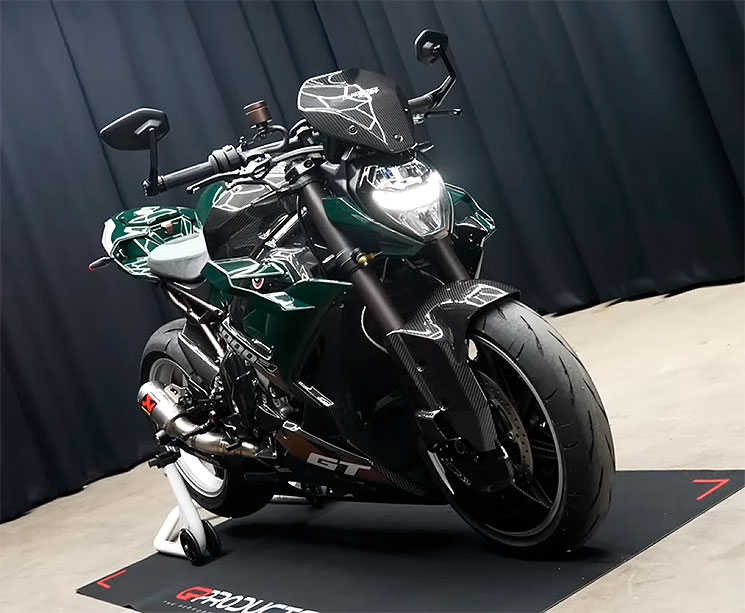 BMW-M1000R-.jpg