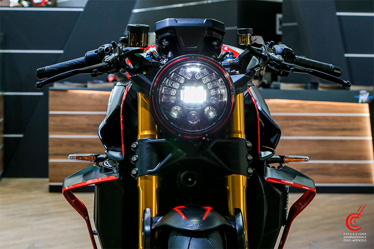 MVAGUSTA-RUSH-1000-4.jpg