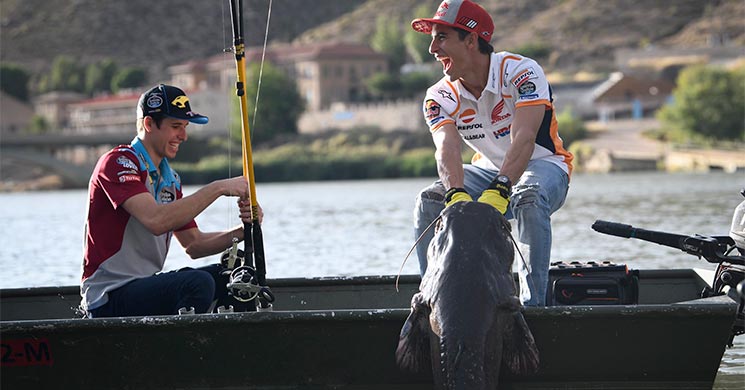 /Marc-AlexMarquez-pesca.jpg