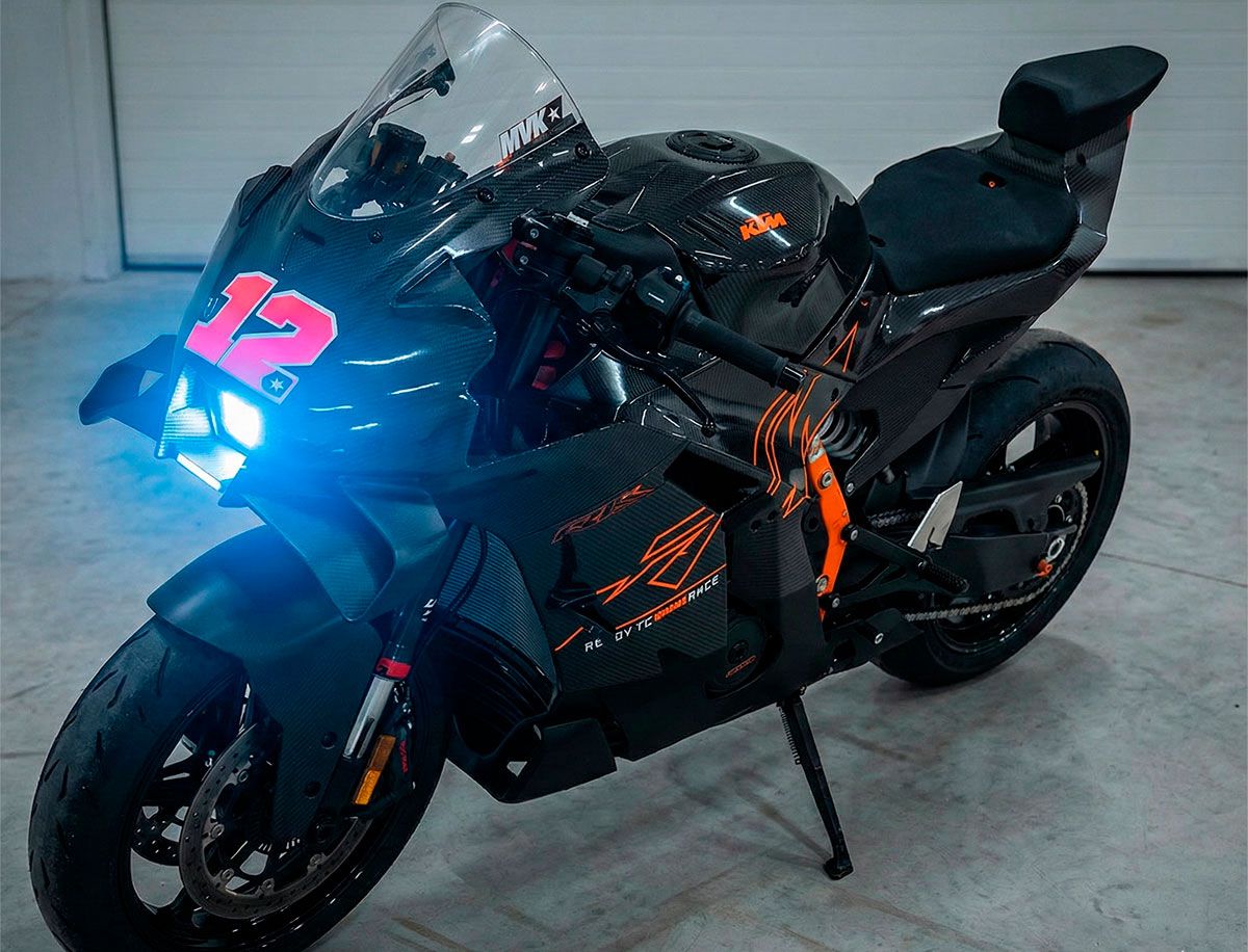 /MaverickVinales-990-RC-R