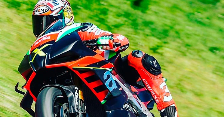 /MaxBiaggi-Aprilia-RSV4X.jpg