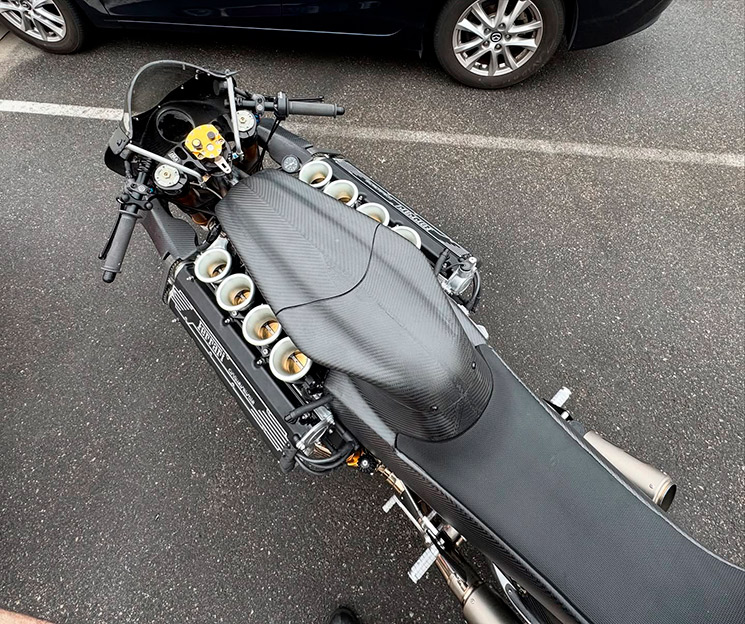 MotoFerrariV8-2
