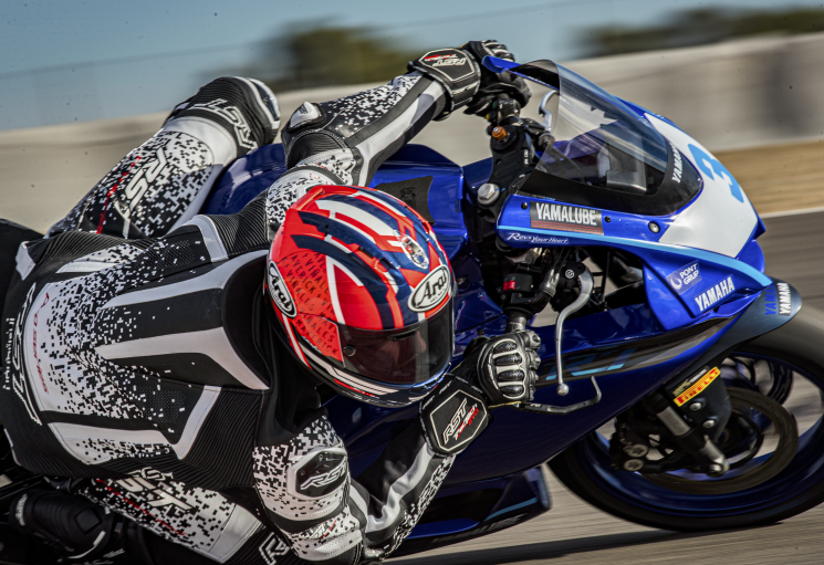 ARAI_RX-7VEVO_RACING_FIM2