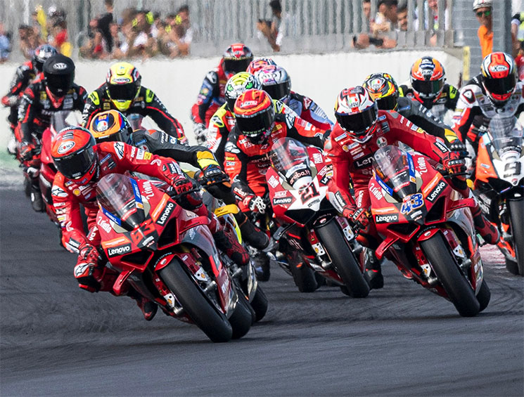 PanigaleV4S-Race-Of-Champions-2.jpg