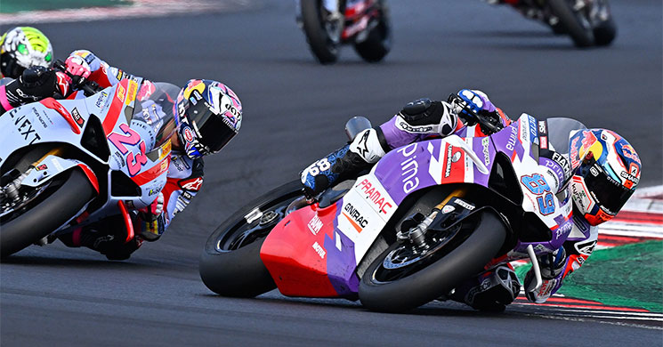 PanigaleV4S-Race-Of-Champions-2.jpg