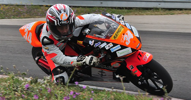 PedroAcosta-Maxi-GP-220-XL.jpg
