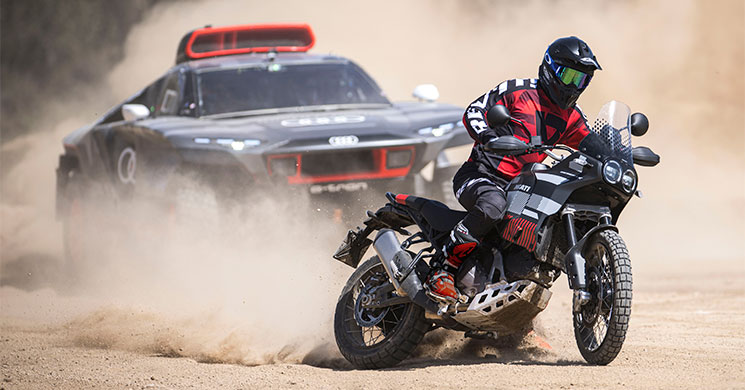 /PetrucciSainz-Ducati-DesertX.jpg