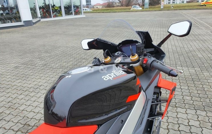 ApriliaRSV4-Factory-2021