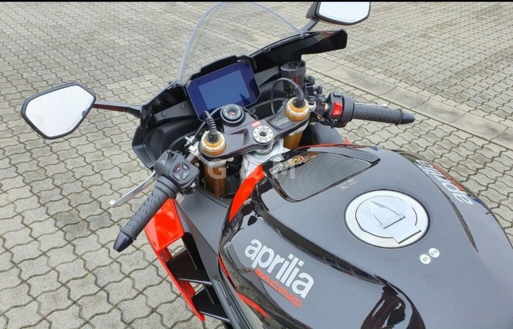 ApriliaRSV4-Factory-2021