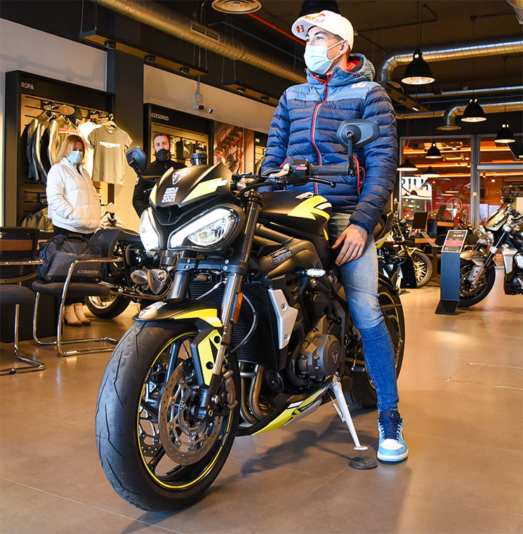 /RaulFernandeTriumpStreetTriple765RS-2.jpg