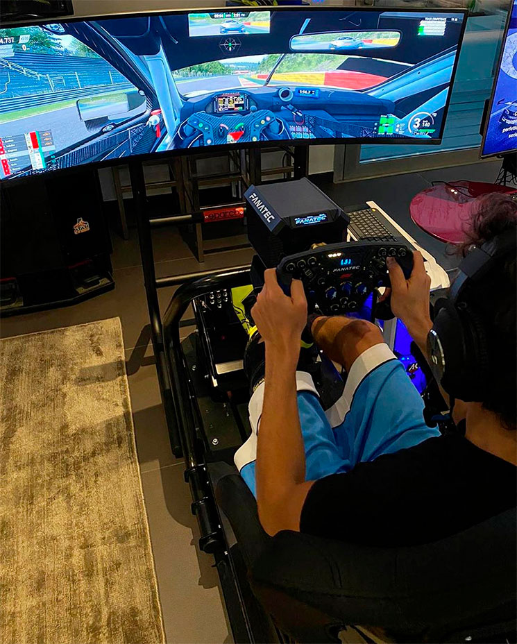 RossiSimRacing-2.jpg