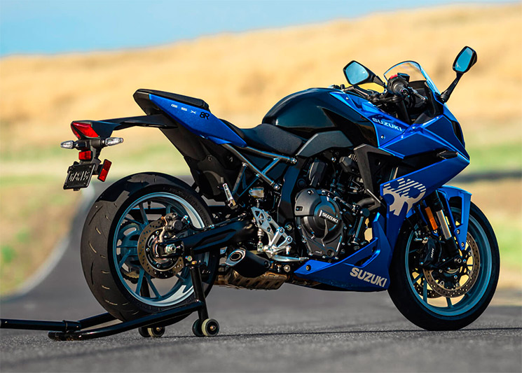 SuzukiGSX8R1-.jpg