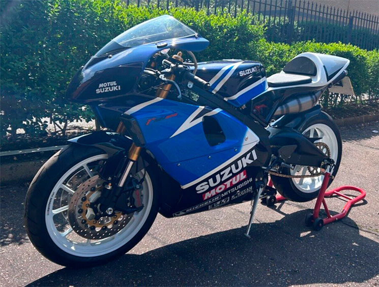 SuzukiRGV500.jpg
