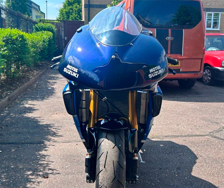 SuzukiRGV500.jpg